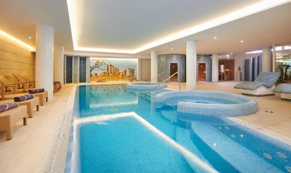 Hotel Grupotel Santa Eularia en Spa | binnenzwembad
